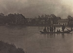 Album "Meine weltkriegs - Erinnerungen Südwestfront (Kärnten, Italien, Südtirol) 31/03/1915-12/11/1918 - Josef Zohles Wien": Boot auf der Drau