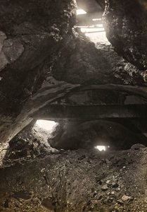 Album "Meine weltkriegs - Erinnerungen Südwestfront (Kärnten, Italien, Südtirol) 31/03/1915-12/11/1918 - Josef Zohles Wien": Trümmer einer Fabrik von Josef Zohles
