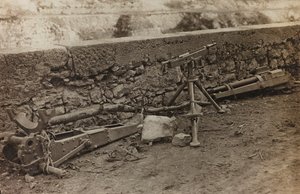 Album "Meine weltkriegs - Erinnerungen Südwestfront (Kärnten, Italien, Südtirol) 31/03/1915-12/11/1918 - Josef Zohles Wien": Verlassene italienische Waffen von Josef Zohles