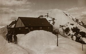 Album "Meine Weltkriegs-Erinnerungen Südwestfront (Kärnten, Italien, Südtirol) 31/03/1915-12/11/1918 - Josef Zohles Wien": Militärbaracke