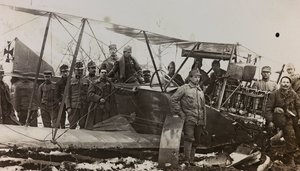 Album "Meine Weltkriegs-Erinnerungen Südwestfront (Kärnten, Italien, Südtirol) 31/03/1915-12/11/1918 - Josef Zohles Wien": Österreichische Soldaten mit einem M von Josef Zohles