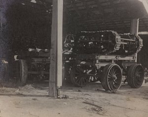 Album "Meine Weltkriegs-Erinnerungen Südwestfront (Kärnten, Italien, Südtirol) 31.03.1915-12.11.1918 - Josef Zohles Wien": Garage in Tolmezzo (s/w Foto)
