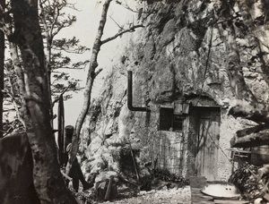 Album "Meine Weltkriegs-Erinnerungen Südwestfront (Kärnten, Italien, Südtirol) 31/03/1915-12/11/1918 - Josef Zohles Wien": Kriegsunterkunft