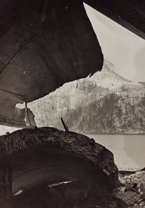 Album "Meine Weltkriegs-Erinnerungen Südwestfront (Kärnten, Italien, Südtirol) 31/03/1915-12/11/1918 - Josef Zohles Wien": Trümmer einer Fabrik von Josef Zohles