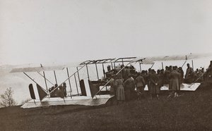 Album "Meine Weltkriegs-Erinnerungen Südwestfront (Kärnten, Italien, Südtirol) 31/03/1915-12/11/1918 - Josef Zohles Wien": österreichische Soldaten und Flugzeug von Josef Zohles