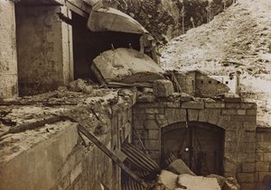 Album "Meine Weltkriegs-Erinnerungen Südwestfront (Kärnten, Italien, Südtirol) 31.03.1915-12.11.1918 - Josef Zohles Wien": Trümmer einer Fabrik