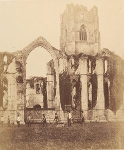 Fountains Abbey. Ostfenster und Turm