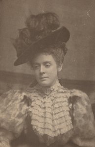 Frau, ca. 1900