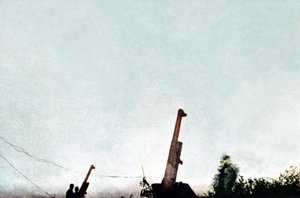 Flugabwehrgeschütze im Einsatz: seit dem 21. Februar wurden 25 Flugzeuge und ein Drachenballon von den Batterien abgeschossen, Verdun, September 1916 von Jules Gervais Courtellemont