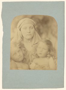 [Madonna mit zwei Kindern] von Julia Margaret Cameron