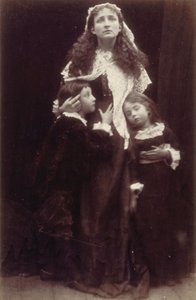 Königin Henrietta Maria und ihre Kinder (Rachel und Laura Gurney) von Julia Margaret Cameron