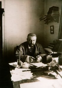 Alexander Kuprin, russischer Autor, an seinem Schreibtisch, Gattschina, Russland, frühes 20. Jahrhundert