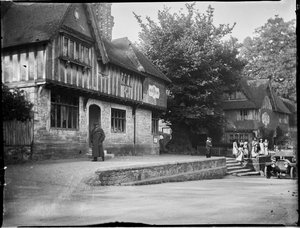 Leicester Square, Penshurst, Sevenoaks, Kent, 22.05.1911 von Katherine Jean Macfee