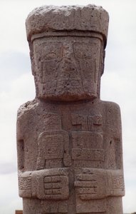 Stehender Ponce-Monolith in Kalasasay von Katie Attenborough