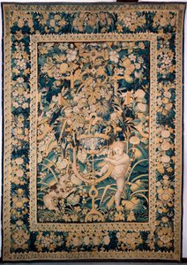 Wandteppich. Enghien. Junge, der einem wilden Tier gegenübersteht (Bambin taquinant un jeune fauve, De knaap met het jonge wilde dier). 363 cm x 259 cm. Ein Junge oder Putto, der ein wildes Tier, vielleicht einen Leoparden, mit einer Birne an einem Stock n