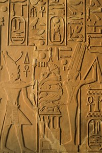 Detail des Reliefs aus der Weißen Kapelle von Sesostris I. in Karnak, Mittleres Reich; zeigt Horus von Kenneth Garrett