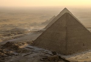 Ägyptens Altes Reich; Gizeh-Pyramiden-Szenen; Gizeh; Ägypten; Luftaufnahme von Kenneth Garrett