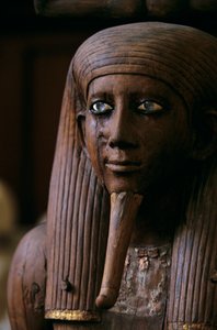 Lebensgroße Holz-Ka-Statue von König Auibre-Hor mit Blattgold und Halbedelsteinen, 2002 (Foto) von Kenneth Garrett