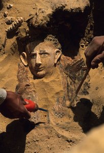 Mumie eines erwachsenen Mannes, Bahariya, griechisch-römische Zeit von Kenneth Garrett