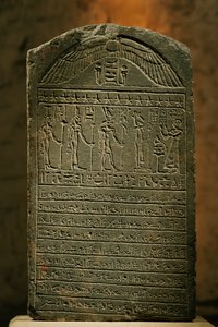 Stele von Padiset, Kalkstein, Spätzeit, Ägyptisches Museum, Kairo von Kenneth Garrett