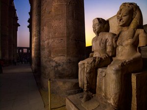 mm7864; 18. Dynastie; Neues Reich; Ägypten, Statuen von Tutanchamun und seiner Frau Anchesenamun, 2009
