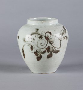 Krug mit Blumendesign, Yi-Dynastie