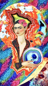 Surreale Frau mit Blumenkrone