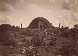 Gesamtansicht von Sanchi Tope von Norden von Lala Deen Dayal