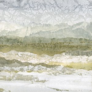 Nebelige Bergschichten