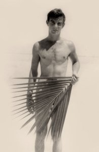 Amerikanischer Soldat am Los Black Strand, Admiralitätsinseln, Neuguinea. 1944 (Foto)
