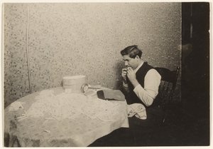 Zigarettenrollen in N.Y. Mietshaus