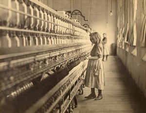 Sadie Pfeiffer, Spinnerin in der Baumwollfabrik