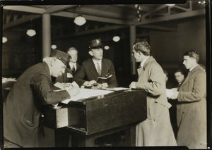 Nahaufnahme auf Ellis Island von Lewis Wickes Hine