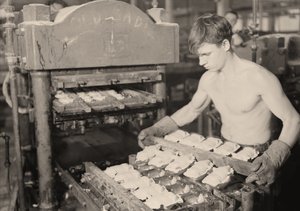 Fabrikarbeiter bei der Paragon Rubber Company, Massachusetts, 1936