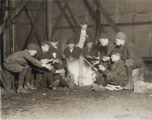 Nachrichtenjungenbande um 22:00 Uhr von Lewis Wickes Hine