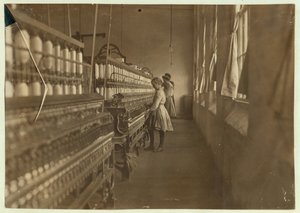 Hattie Hunter, eine Spinnerin in den Lancaster Cotton Mills, South Carolina, wo sie seit 3 Jahren arbeitet, 1908