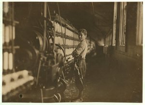 John Dempsey, 11 oder 12 Jahre alt, Samstagsarbeiter im Mulespinnraum der Jackson Mill, Fiskeville, Rhode Island (1909)