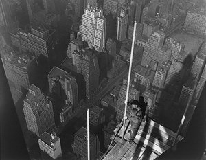 Mastaufstellung, Empire State Building, 1939 von Lewis Wickes Hine