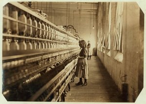 Sadie Pfeifer, nur 4 Fuß groß, arbeitet seit 6 Monaten in den Lancaster Cotton Mills, South Carolina, 1908