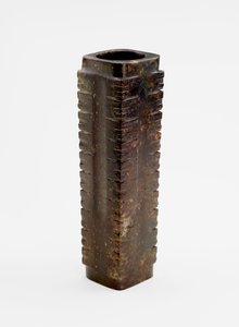 Zehnstufiges Rohr mit Masken, ca. 3300-2250 v. Chr.