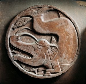 Medallion mit Meereswesen vom Kopf eines Elefanten, der Fisch verschlingt, Relief von der Stupa von Bharhut, buddhistisches Denkmal, Madhya Pradesh, Indien, indische Zivilisation, 2. Jahrhundert v. Chr.