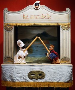 Punch (Pulcinella) und Pasquale Terremoto, Puppen aus dem Maria Imperatrice Guarattelle-Theater, Neapel, Italien