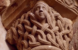 Spanien, Navarra, Kloster des Heiligen Erlösers von Leyre, Porta Speciosa, dekoriertes Kapitell