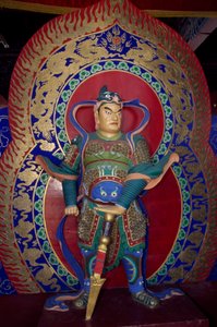 Statue eines Kriegers in der Holzpagode von Yingxian (oder Sakyamuni-Pagode) bei Datong, China. Chinesische Zivilisation