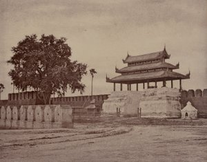 Amerapoora: Ooh-nein Tor der Stadt