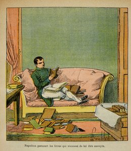 Illustration aus dem Buch „The Memorial of Saint Helene“ von Graf Emmanuel de Las Cases: Kaiser Napoleon durchstöbert die Bücher, die gerade nach St. Helene geschickt wurden