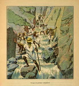 Der Krieg in Madagaskar - Anekdotische Geschichte der französischen Expeditionen von 1885-1895 von Henri Galli dit Galllichet (1854-1922), illustriert von Louis Bombled (1862-1927): Malagasy Trägertruppen im Jahr 1895, Private Sammlung