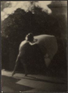 [Tänzerin im Garten] von Louis Fleckenstein
