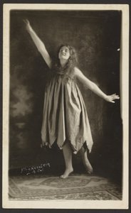 Grace Carberry als Die Sonne von Louis Fleckenstein