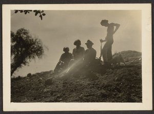 Gruppe auf einem Hügel von Louis Fleckenstein